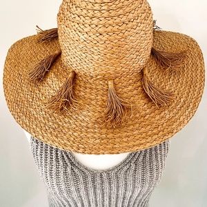 Tasseled straw hat